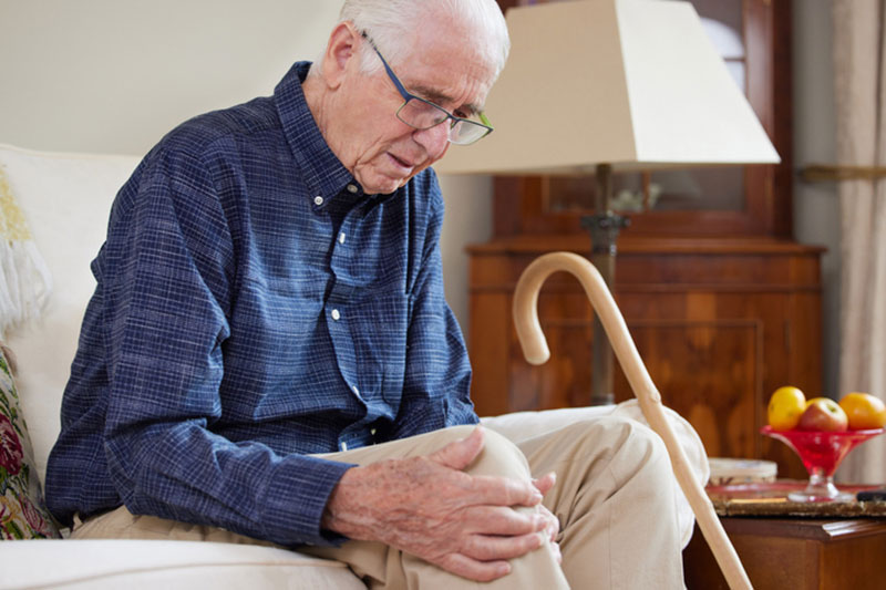 An older man considers joint replacement questions he wants to ask his doctor before surgery.